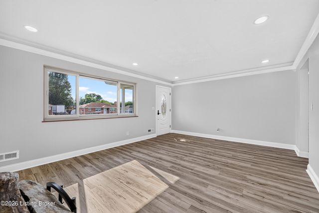 8303 Smithton Rd, Louisville, KY 40219