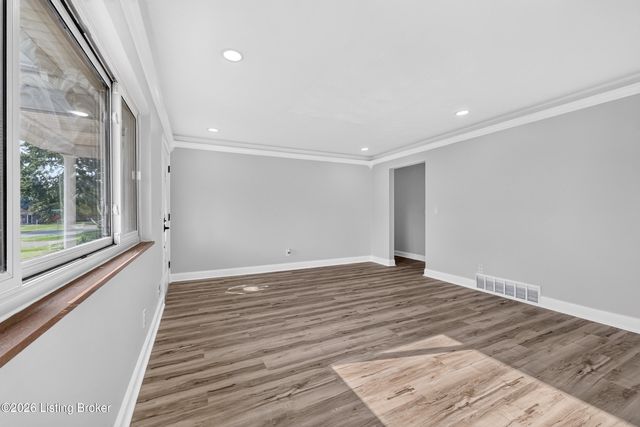 8303 Smithton Rd, Louisville, KY 40219