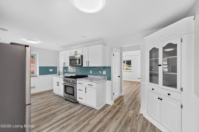 8303 Smithton Rd, Louisville, KY 40219