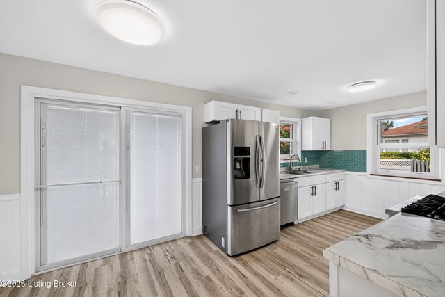 8303 Smithton Rd, Louisville, KY 40219