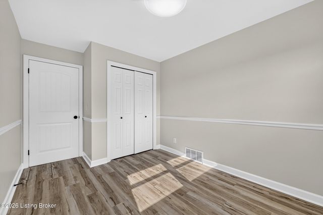 8303 Smithton Rd, Louisville, KY 40219