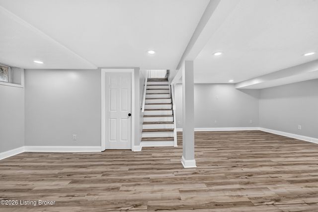 8303 Smithton Rd, Louisville, KY 40219