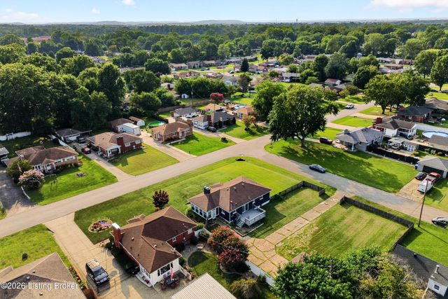 8303 Smithton Rd, Louisville, KY 40219
