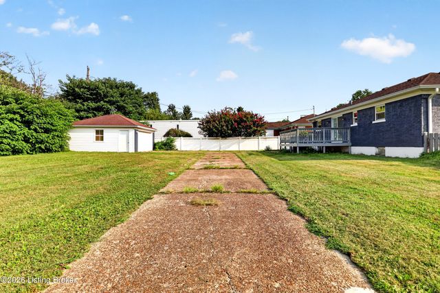 8303 Smithton Rd, Louisville, KY 40219