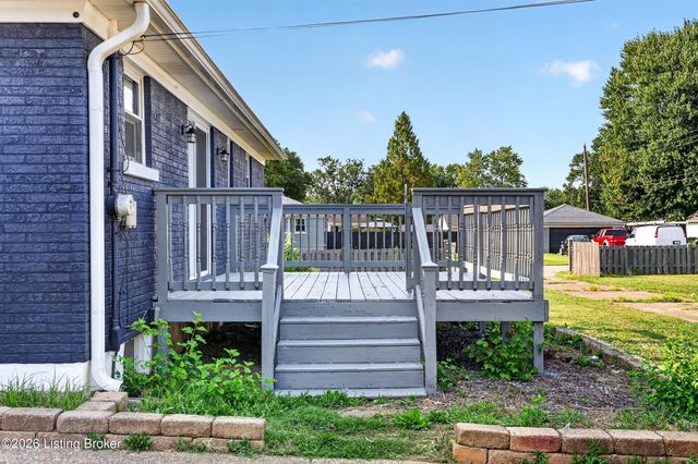 8303 Smithton Rd, Louisville, KY 40219
