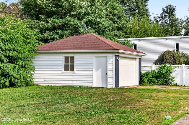 8303 Smithton Rd, Louisville, KY 40219