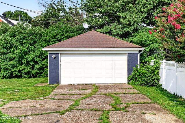 8303 Smithton Rd, Louisville, KY 40219