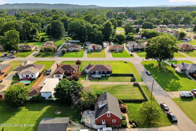 8303 Smithton Rd, Louisville, KY 40219