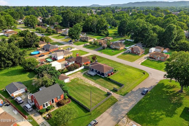 8303 Smithton Rd, Louisville, KY 40219