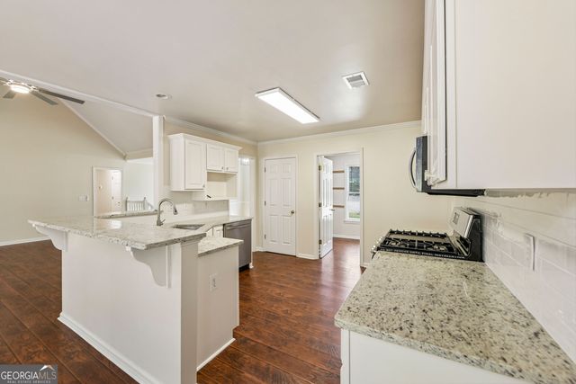 6608 Windbrook Way, Flowery Branch, GA 30542