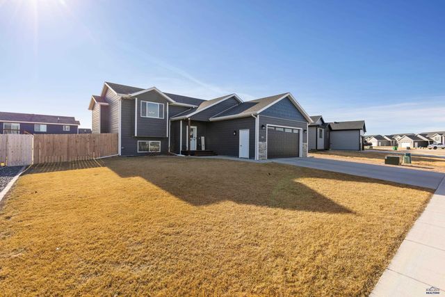 565 ANTIETAM DR, Box Elder, SD 57719
