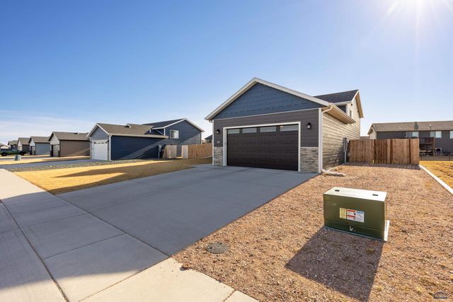 565 ANTIETAM DR, Box Elder, SD 57719