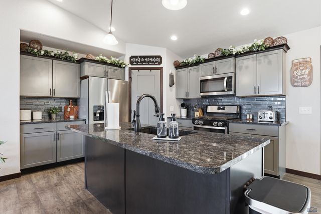 565 ANTIETAM DR, Box Elder, SD 57719