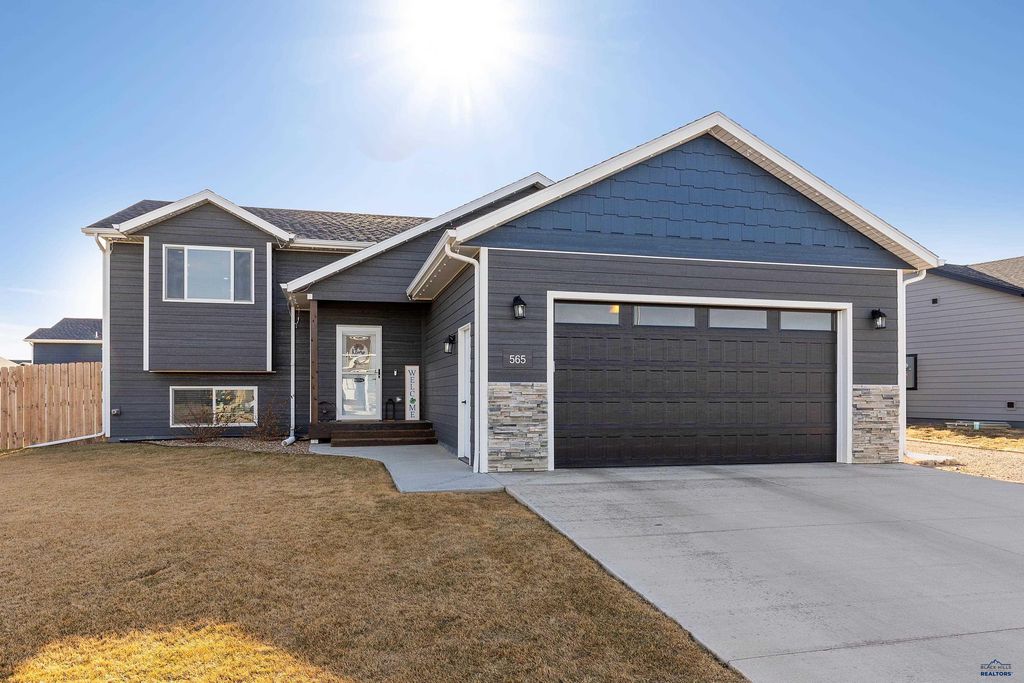 565 ANTIETAM DR, Box Elder, SD 57719