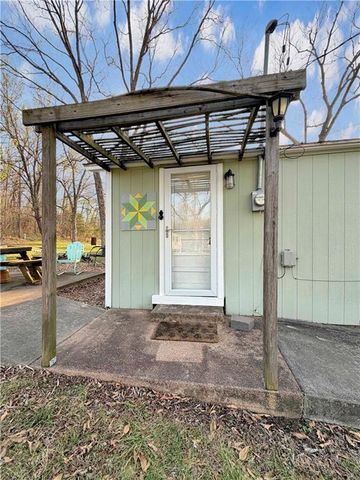 29822 McGinnis Road, Edwards, MO 65326