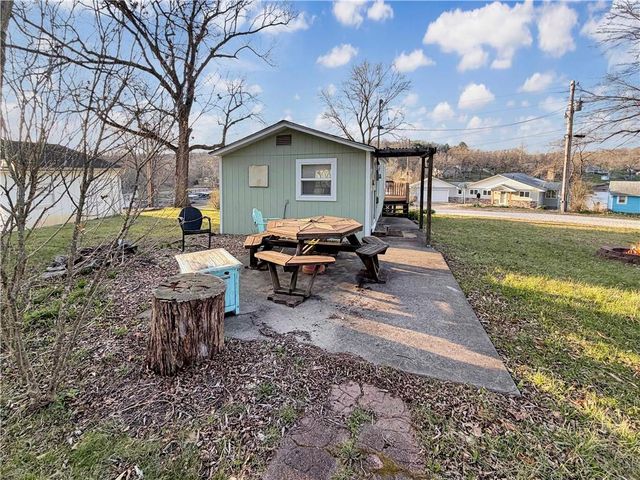 29822 McGinnis Road, Edwards, MO 65326