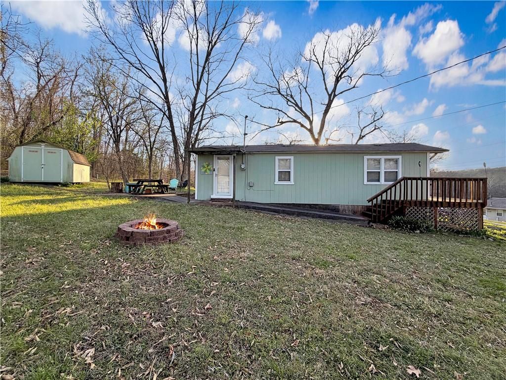 29822 McGinnis Road, Edwards, MO 65326