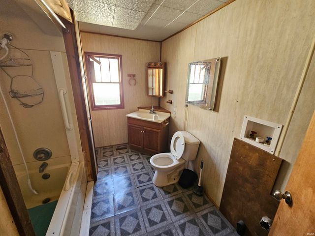 108 E Eberwine Avenue, Vincennes, IN 47591