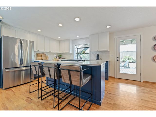 15560 Sw HEARTH Ct, Beaverton, OR 97007