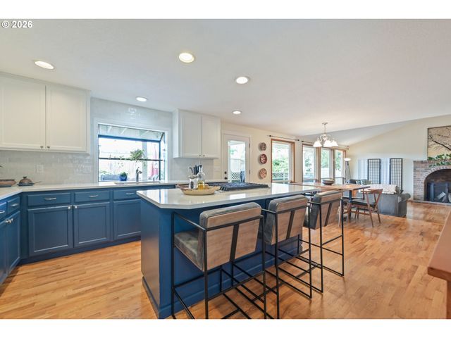 15560 Sw HEARTH Ct, Beaverton, OR 97007