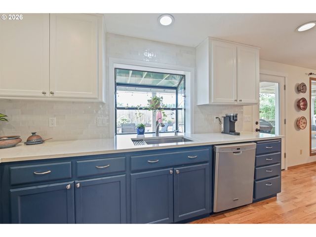 15560 Sw HEARTH Ct, Beaverton, OR 97007