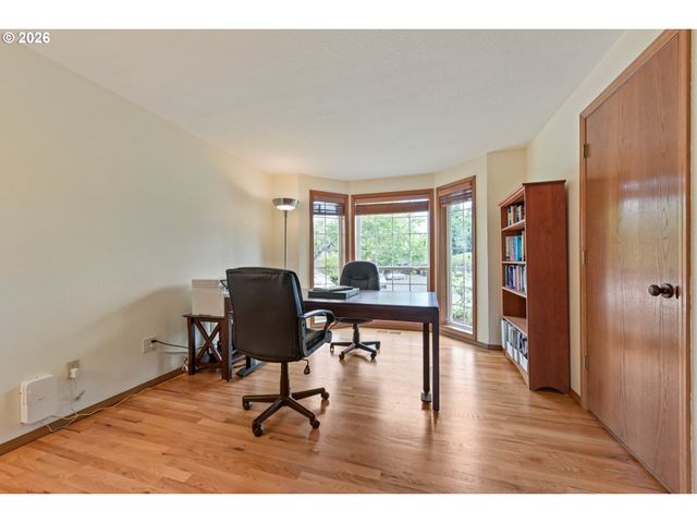 15560 Sw HEARTH Ct, Beaverton, OR 97007