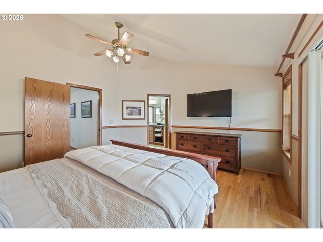15560 Sw HEARTH Ct, Beaverton, OR 97007