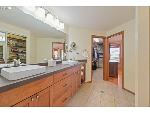 15560 Sw HEARTH Ct, Beaverton, OR 97007
