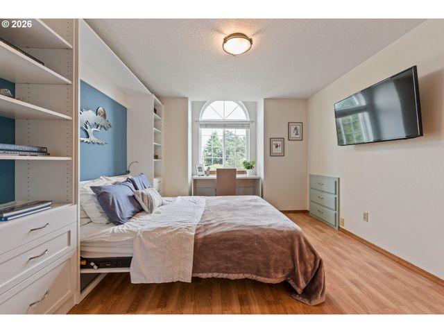 15560 Sw HEARTH Ct, Beaverton, OR 97007