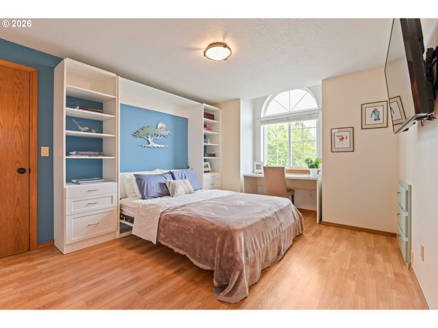 15560 Sw HEARTH Ct, Beaverton, OR 97007