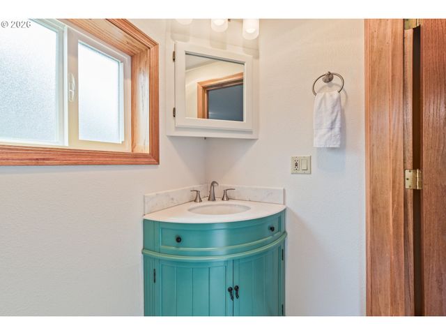 15560 Sw HEARTH Ct, Beaverton, OR 97007
