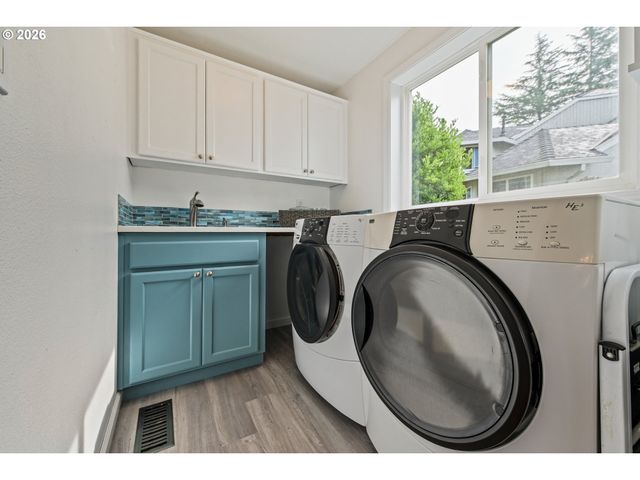 15560 Sw HEARTH Ct, Beaverton, OR 97007
