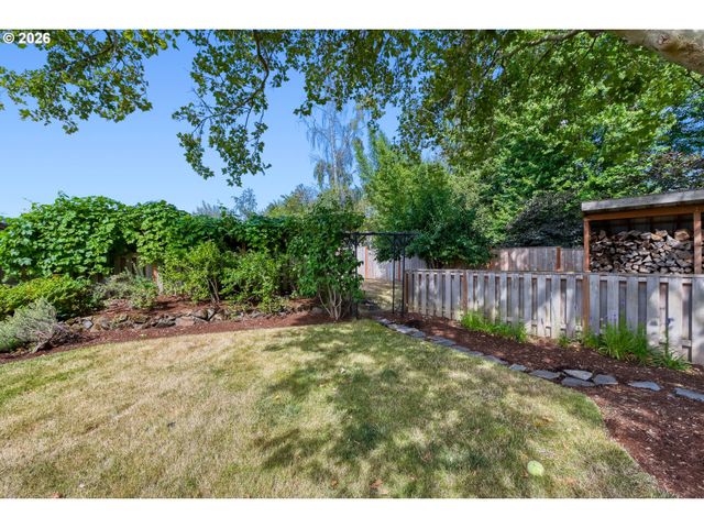 15560 Sw HEARTH Ct, Beaverton, OR 97007