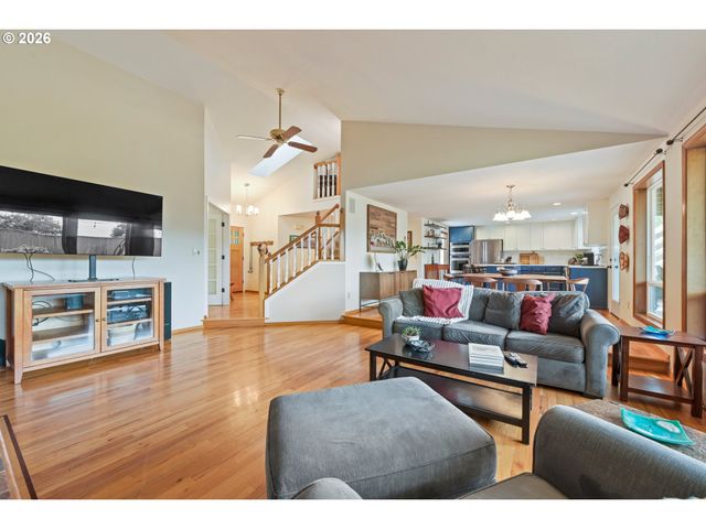 15560 Sw HEARTH Ct, Beaverton, OR 97007