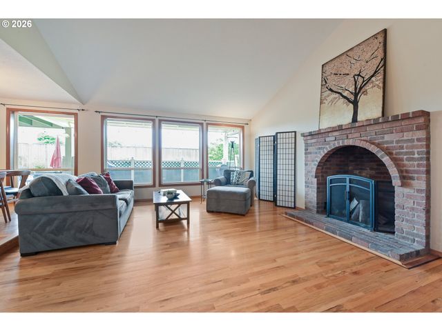 15560 Sw HEARTH Ct, Beaverton, OR 97007