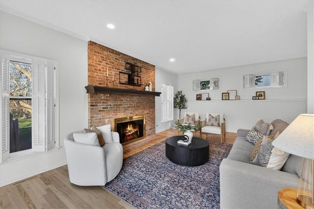 7407 W 101st Terrace, Overland Park, KS 66212