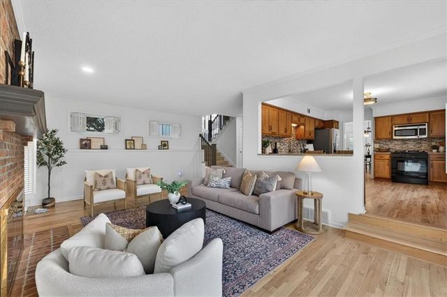 7407 W 101st Terrace, Overland Park, KS 66212