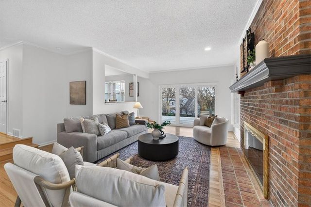 7407 W 101st Terrace, Overland Park, KS 66212