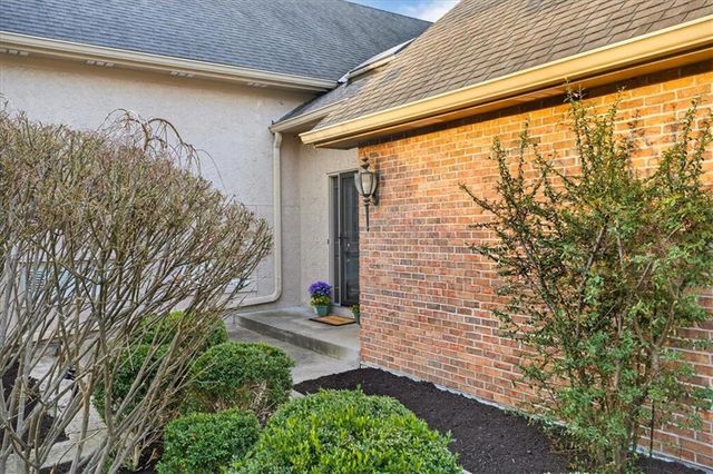 7407 W 101st Terrace, Overland Park, KS 66212