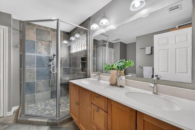 7407 W 101st Terrace, Overland Park, KS 66212