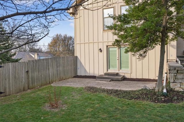 7407 W 101st Terrace, Overland Park, KS 66212