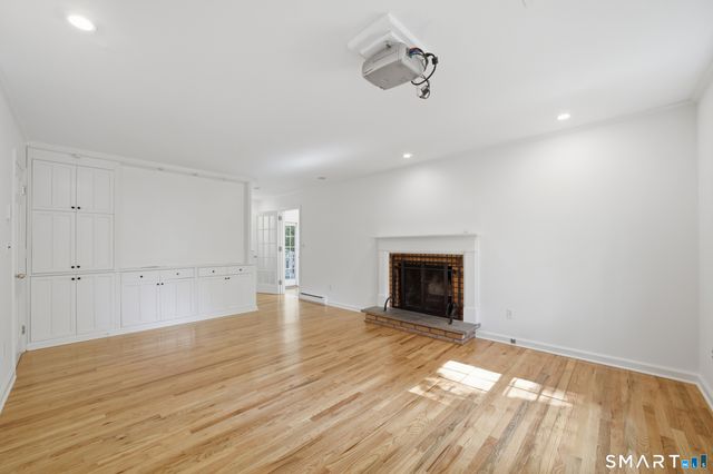 156 West Haviland Lane, Stamford, CT 06903
