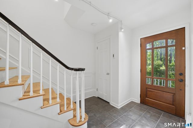156 West Haviland Lane, Stamford, CT 06903
