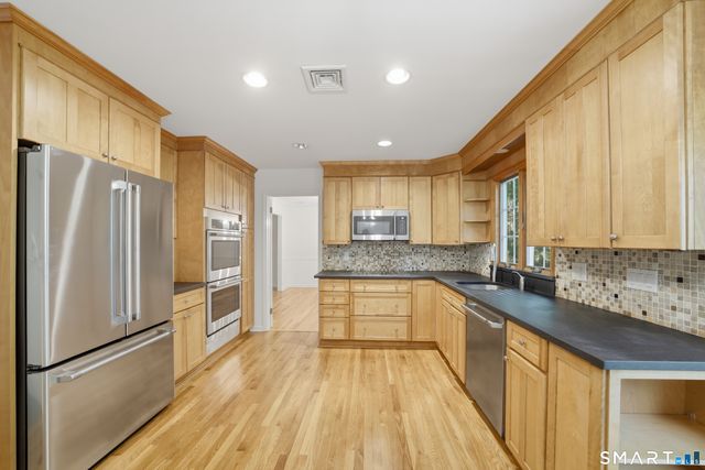 156 West Haviland Lane, Stamford, CT 06903
