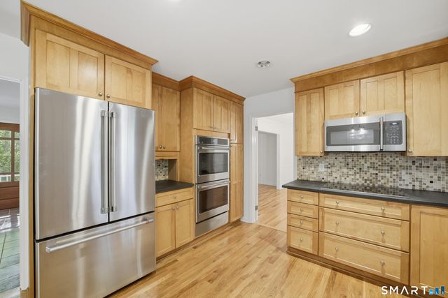 156 West Haviland Lane, Stamford, CT 06903
