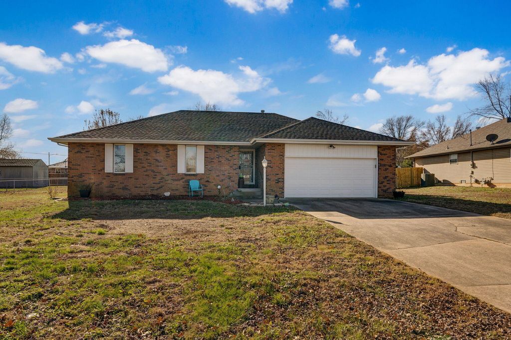 4226 W La Casa Street, Springfield, MO 65802