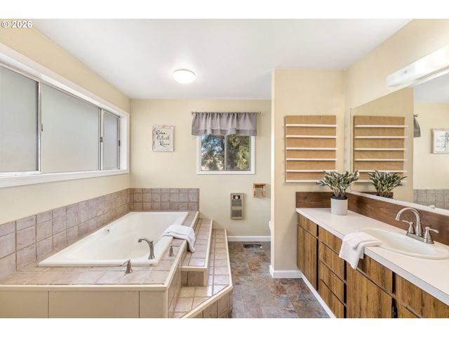 73000 GORDON RIDGE Rd, Wasco, OR 97065