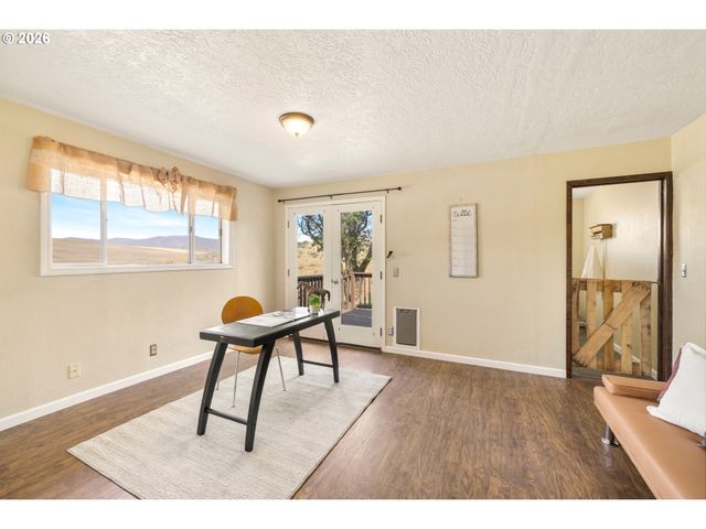 73000 GORDON RIDGE Rd, Wasco, OR 97065