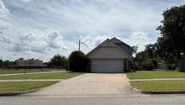 7519 E 57th Street, Tulsa, OK 74145
