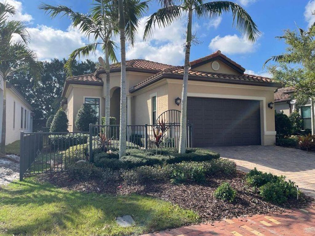 600 SE Fascino Circle, Port St. Lucie, Port St Lucie, FL 34984
